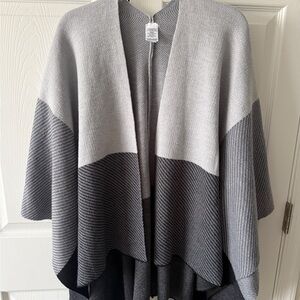 Elegant women’s grey cape